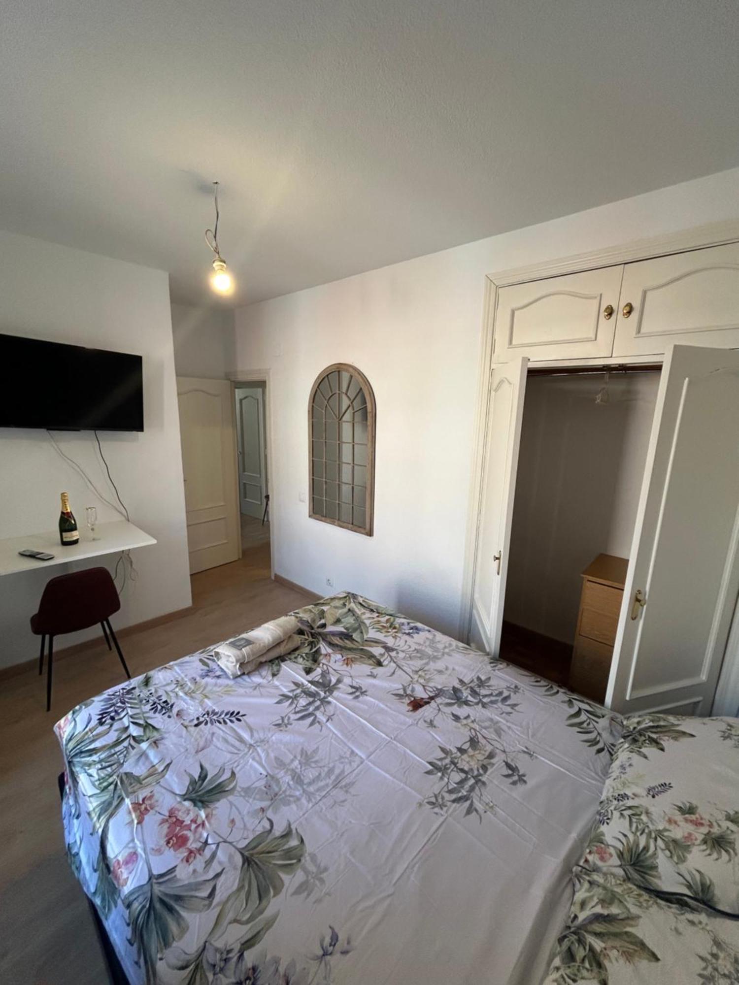 Room In Plaza Mayor Madrid Exterior photo